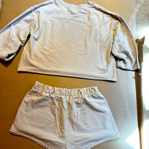 Crew neck and shorts for girls